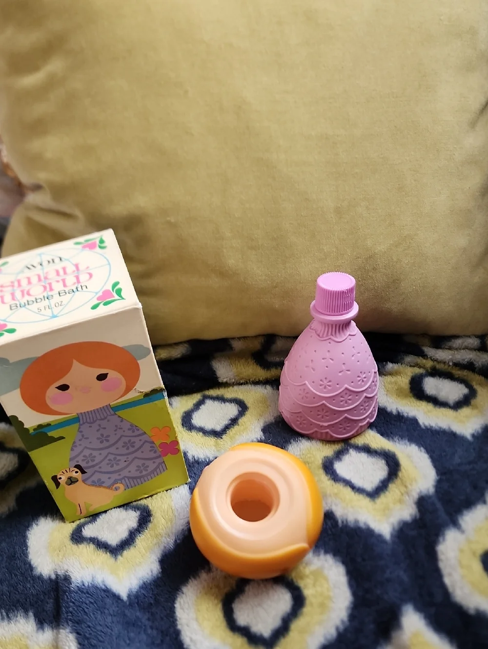 Avon Small World Bubble Bath Bottle - 1970's - Picture 7 of 8